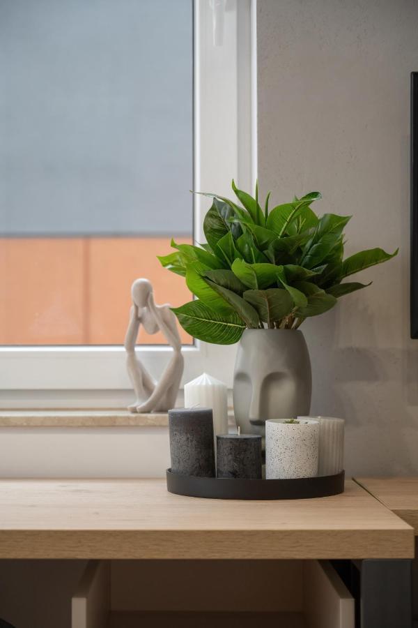 Trendy Studios With Home Office Near Wroclaw Main Station By Noclegi Renters Esterno foto
