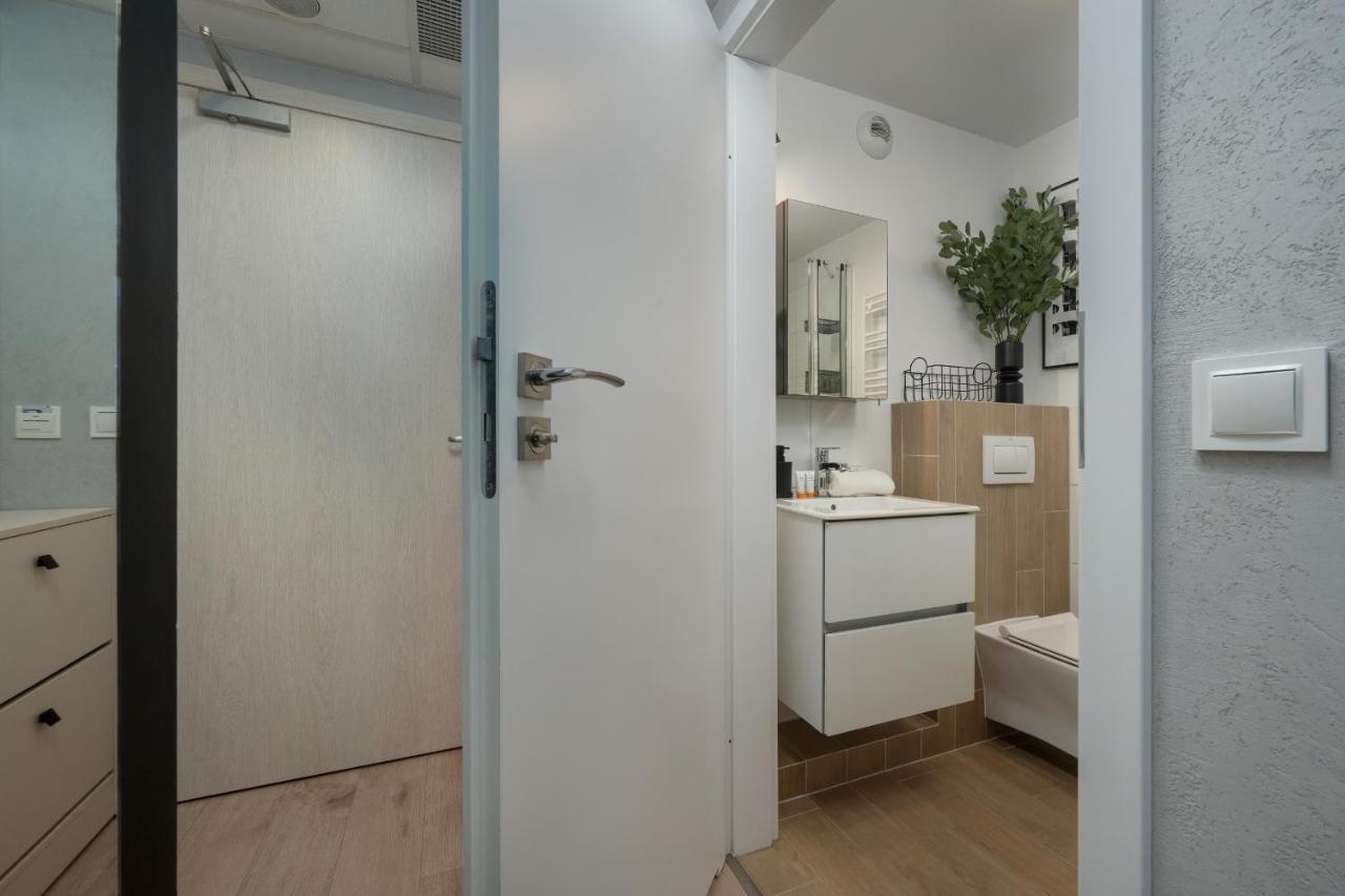Trendy Studios With Home Office Near Wroclaw Main Station By Noclegi Renters Esterno foto