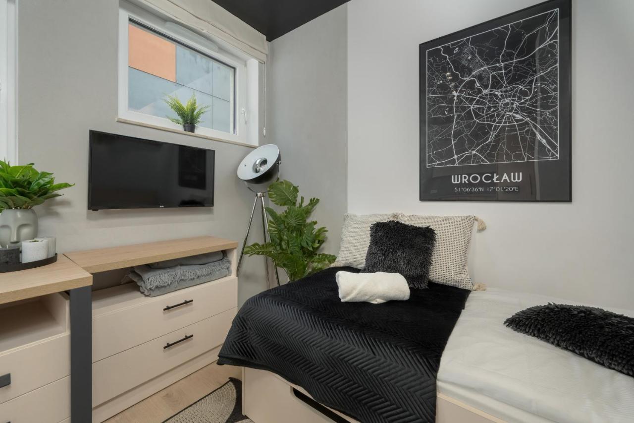 Trendy Studios With Home Office Near Wroclaw Main Station By Noclegi Renters Esterno foto