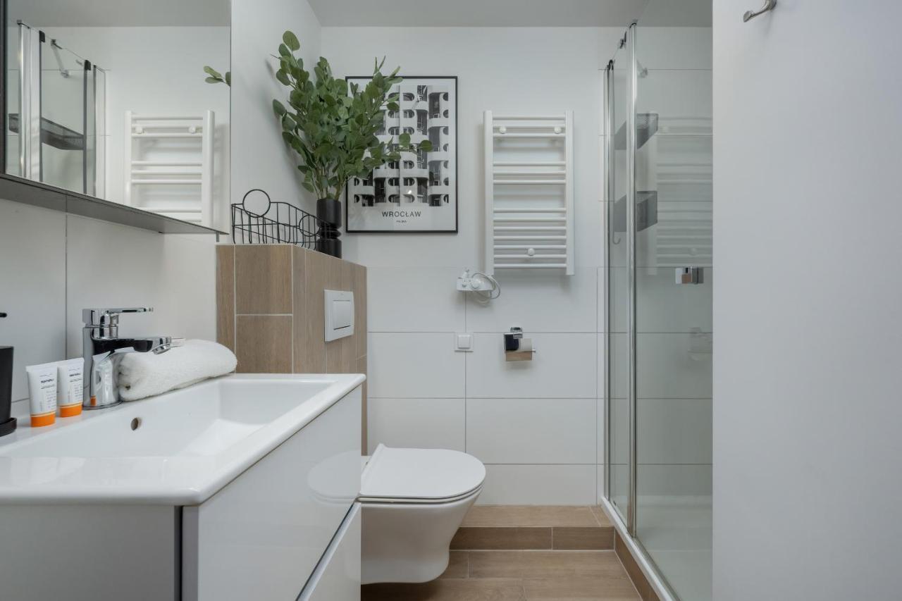 Trendy Studios With Home Office Near Wroclaw Main Station By Noclegi Renters Esterno foto