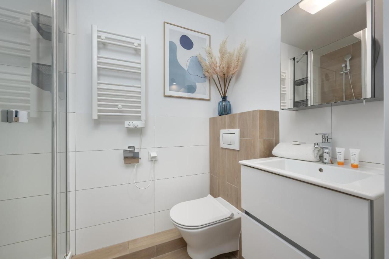 Trendy Studios With Home Office Near Wroclaw Main Station By Noclegi Renters Esterno foto