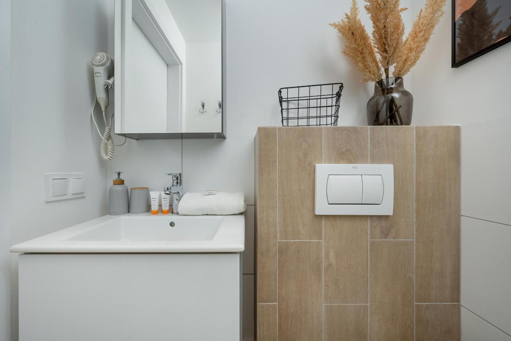 Trendy Studios With Home Office Near Wroclaw Main Station By Noclegi Renters Esterno foto